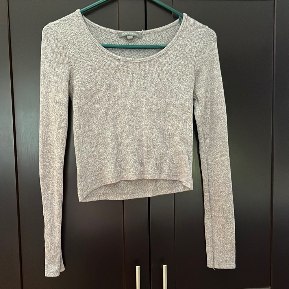 Woman’s knit crop top